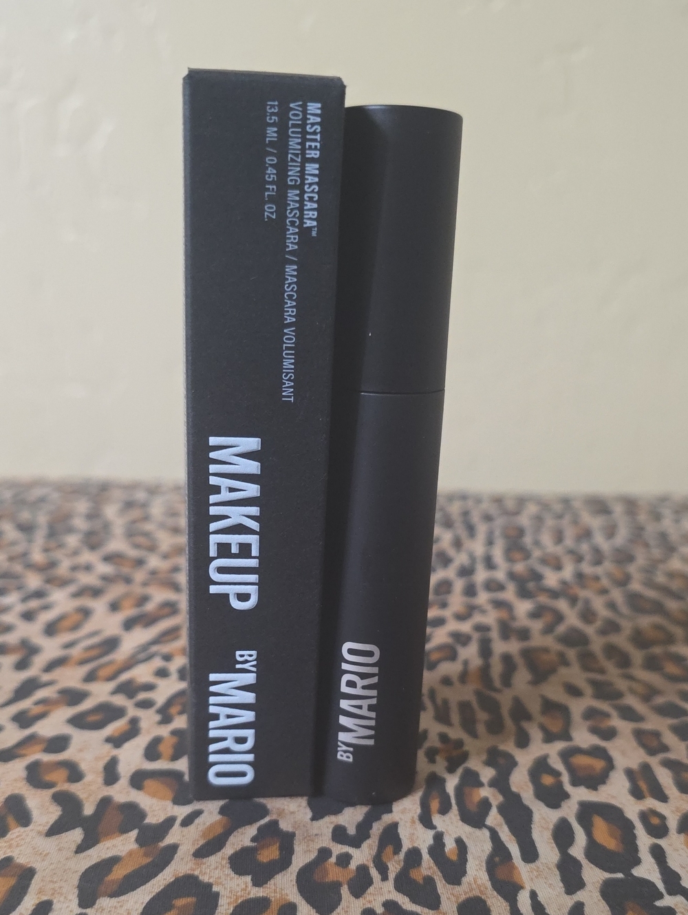 MAKEUP BY MARIO Volumizing Mascara - Super Black